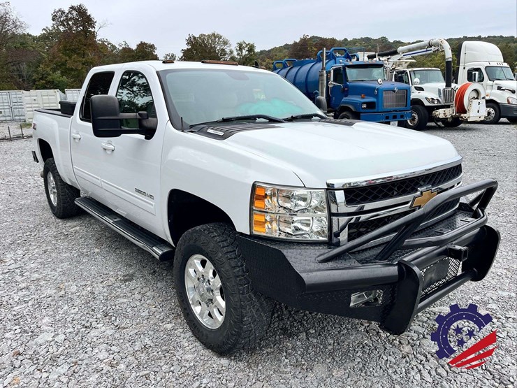 2013-chevrolet-silverado-z71-/-4x4-/-3500hd-pickup-image-25