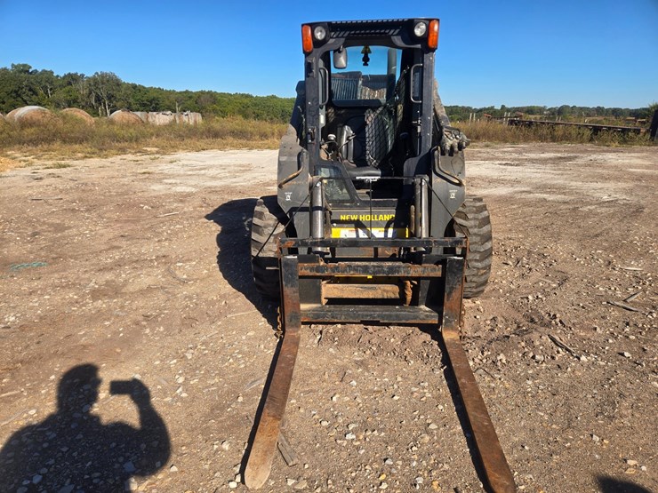 new-holland-l228-image-16