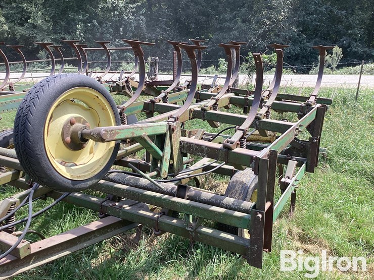 john-deere-1010-image-15