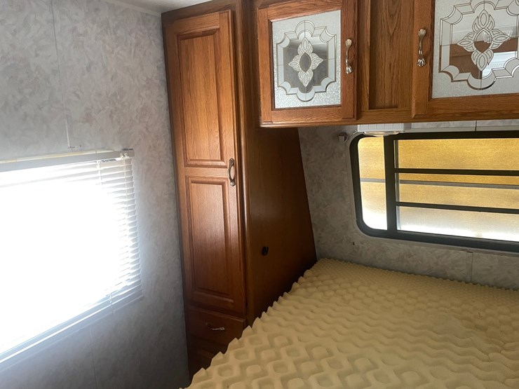 #1276-•-1998-jayco-eagle-304-camper-(has-mn-title)-image-70