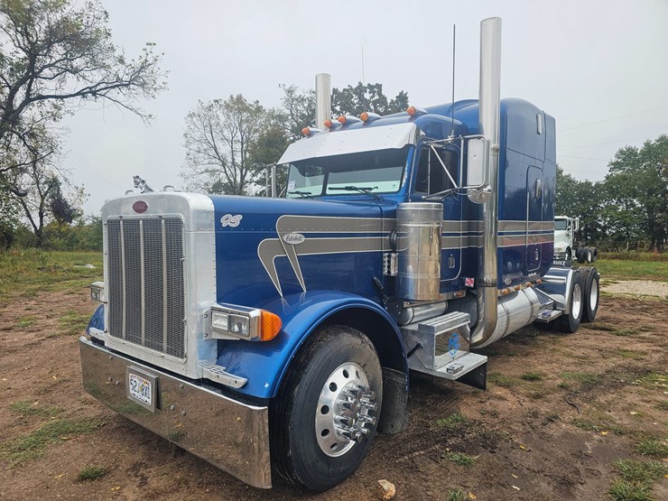2001-peterbilt-379-image-2