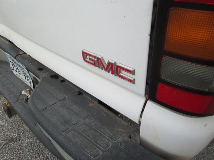 2005-gmc-2500hd-image-10