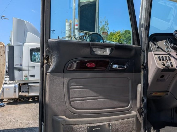 2014-peterbilt-386-image-17