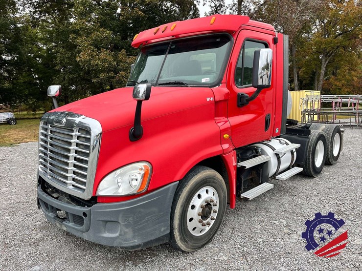 2014-freightliner-cascadia-t/a-truck-tractor-image-23