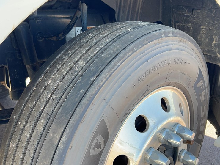 2018-peterbilt-579-image-53