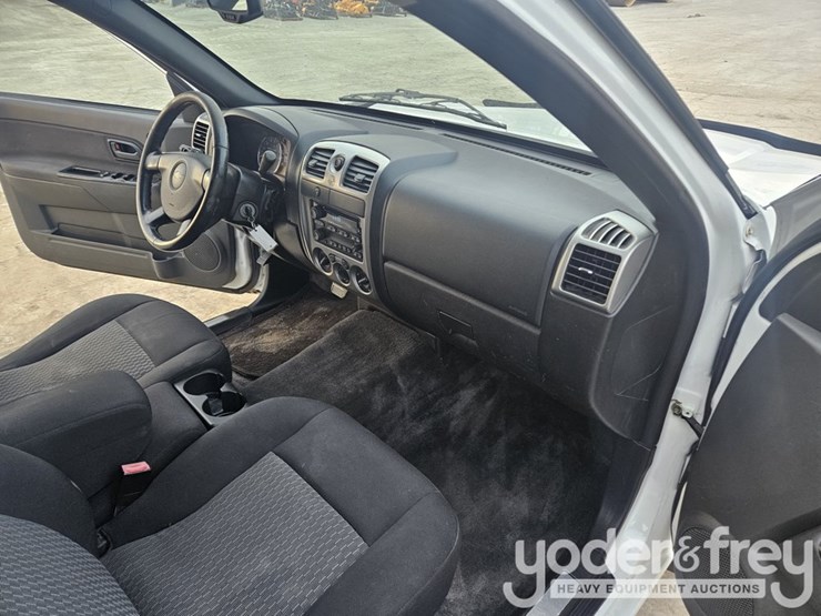 2011-chevrolet-colorado-image-29