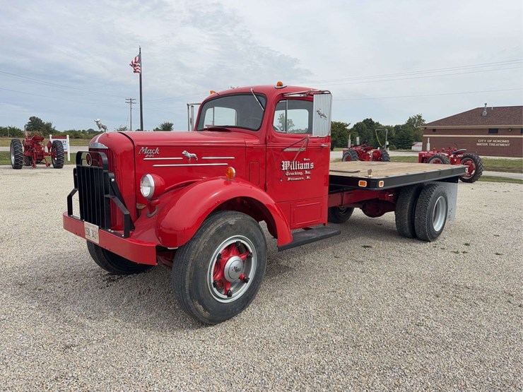 1951-mack-a30-image-1