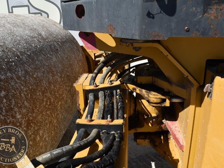 2009-caterpillar-cs56-image-33