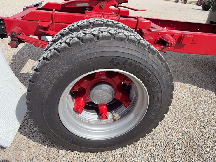 exceptional-international-kb-7-truck-with-fifth-wheel-hitch-image-52