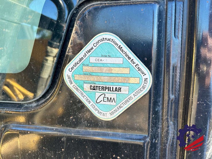 2018-caterpillar-320-image-58