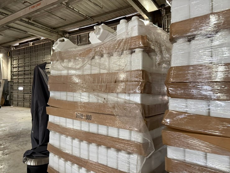 #42116-•-lot-of-(2)-pallets-of-1-gallon-empty-jugs-image-4