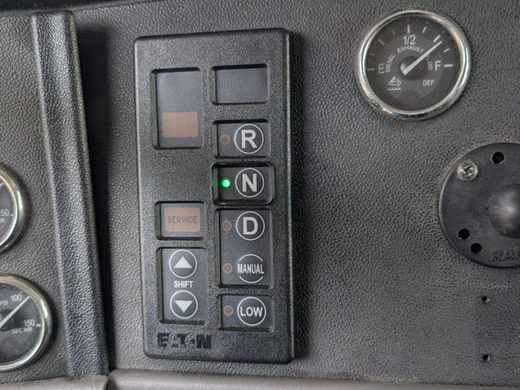 2014-peterbilt-386-image-23