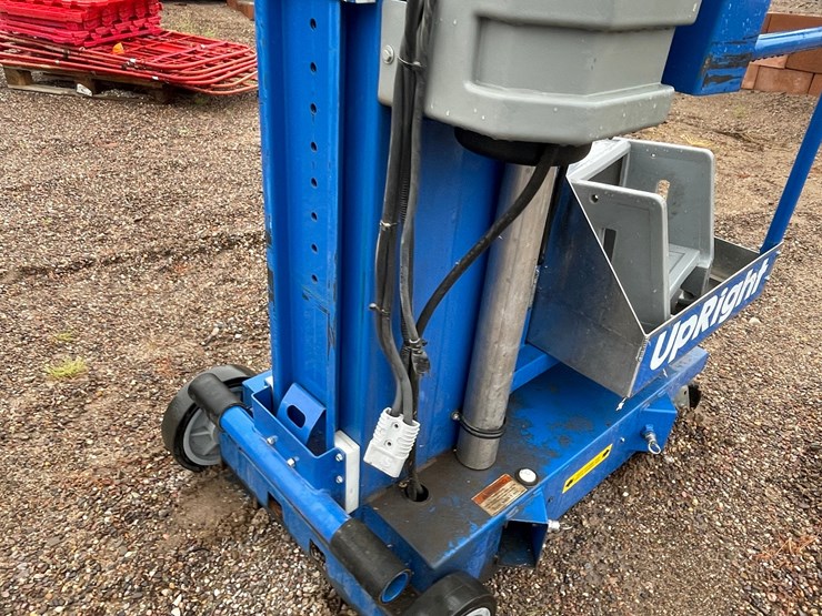 #4647-•-upright-25'-personnel-lift-image-24