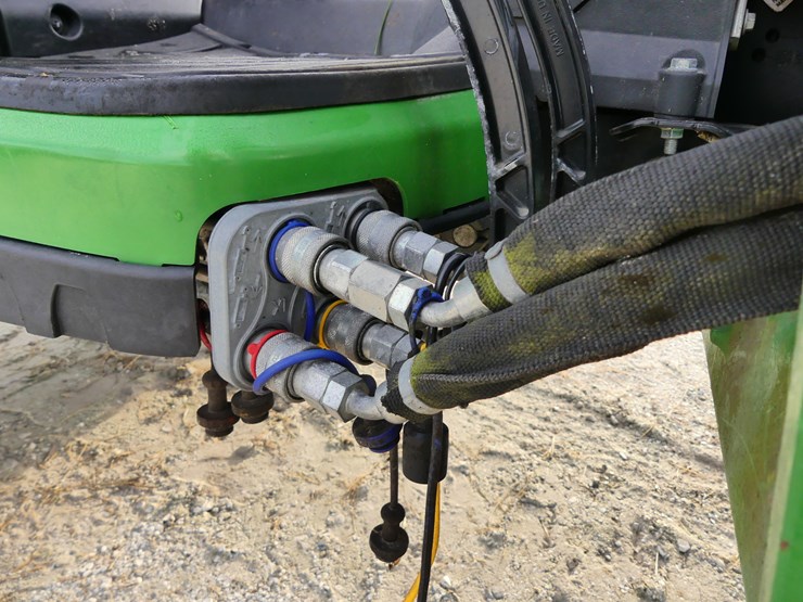 john-deere-1025r-image-8