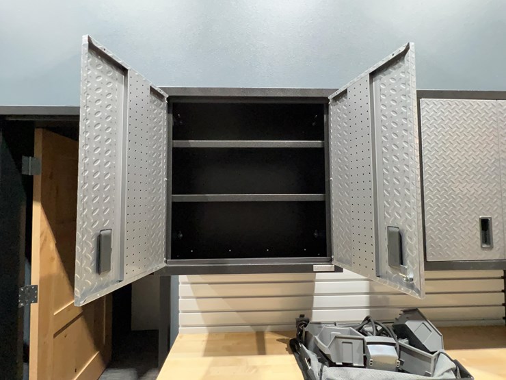 gladiator-cabinets,-tool-chest,-and-workbench-image-4