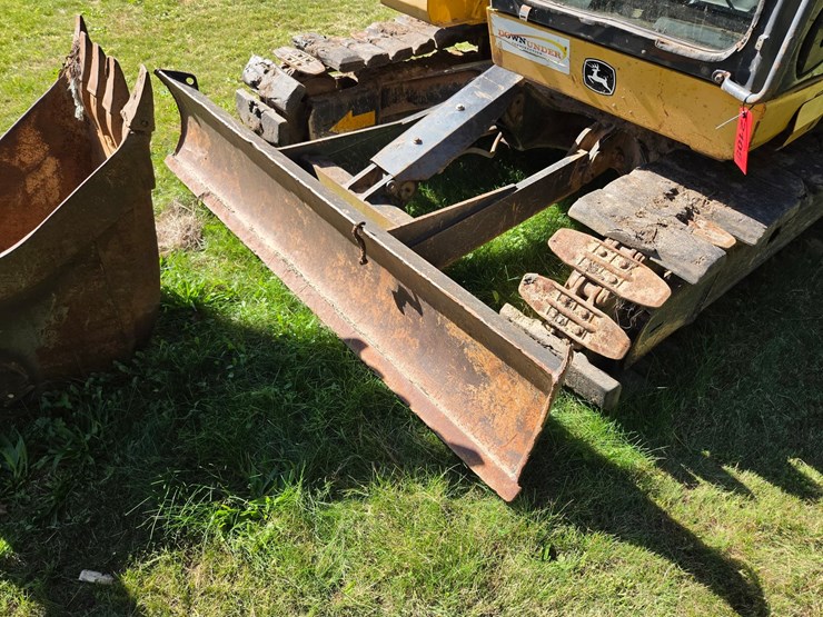 2017-deere-75g-image-16