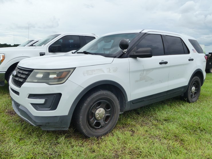 2016-ford-explorer-image-1