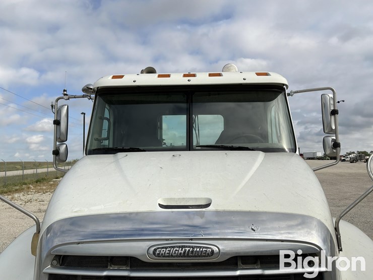 2005-freightliner-columbia-120-image-14