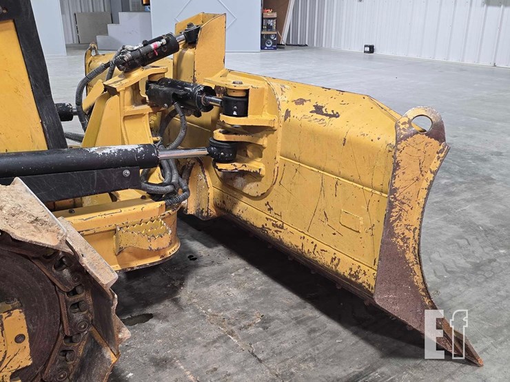 2021-caterpillar-d2-image-11
