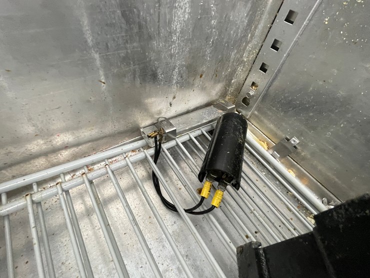 #4671-•-victory-commercial-freezer-image-28