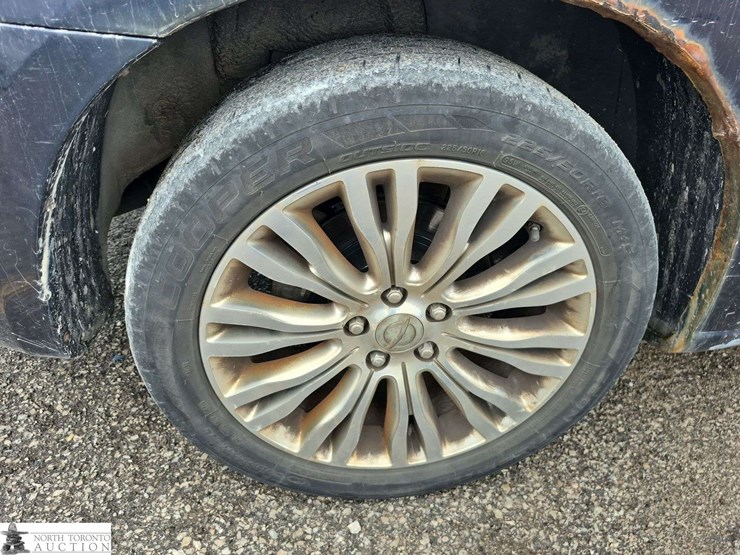 2012-chrysler-200-image-28