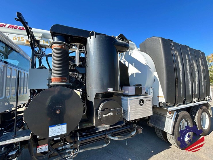 2019-freightliner-114sd-image-71