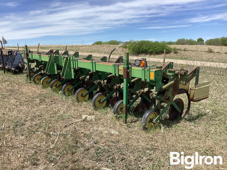 john-deere-885-image-1