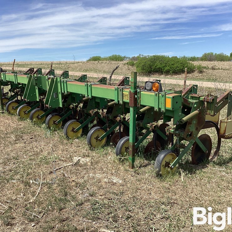 JOHN DEERE 885