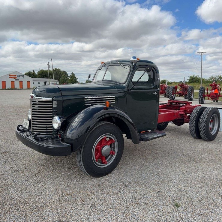 Exceptional International KB-7 Truck with Fifth Wheel Hitch
