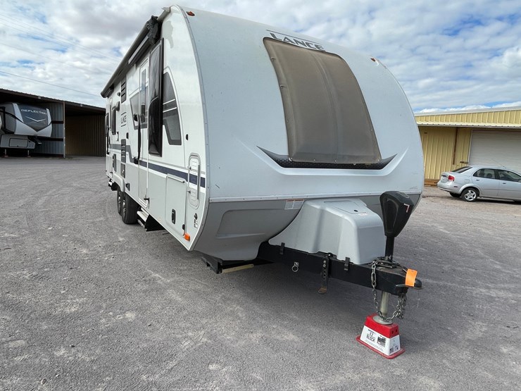 #2824-•-2022-lance-travel-trailer,-(has-new-mexico-title)-image-111