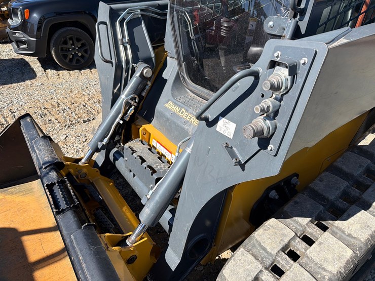 2018-deere-323e-image-10