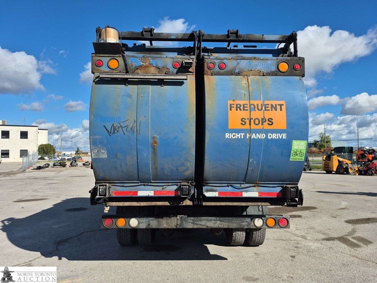 2018-freightliner-m2-106-image-6