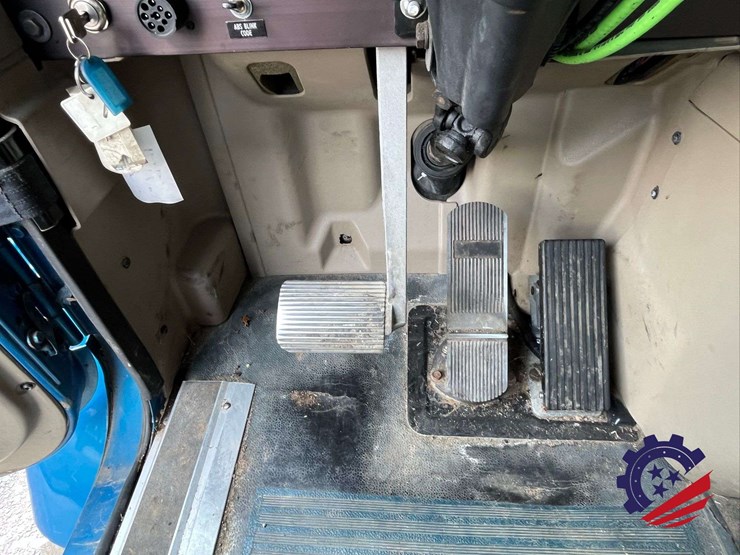 2011-international-paystar-tri-axle-hydrovac-truck-image-77