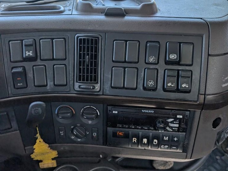 2018-volvo-10-image-20