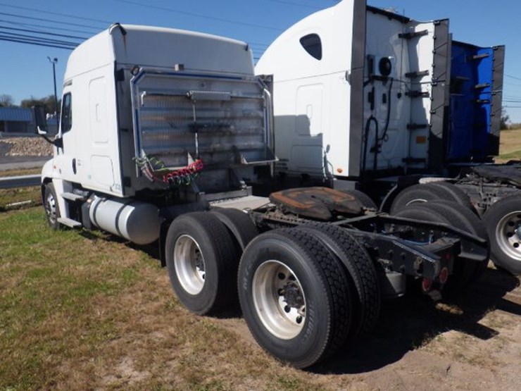 2020-freightliner-cascadia-125-image-14