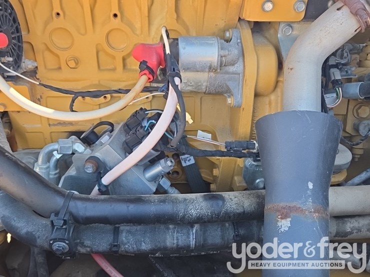 2018-caterpillar-cb34b-image-36