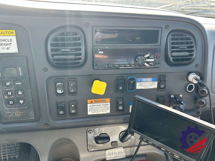 2019-freightliner-114sd-image-52