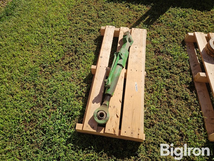 john-deere-8320-image-2
