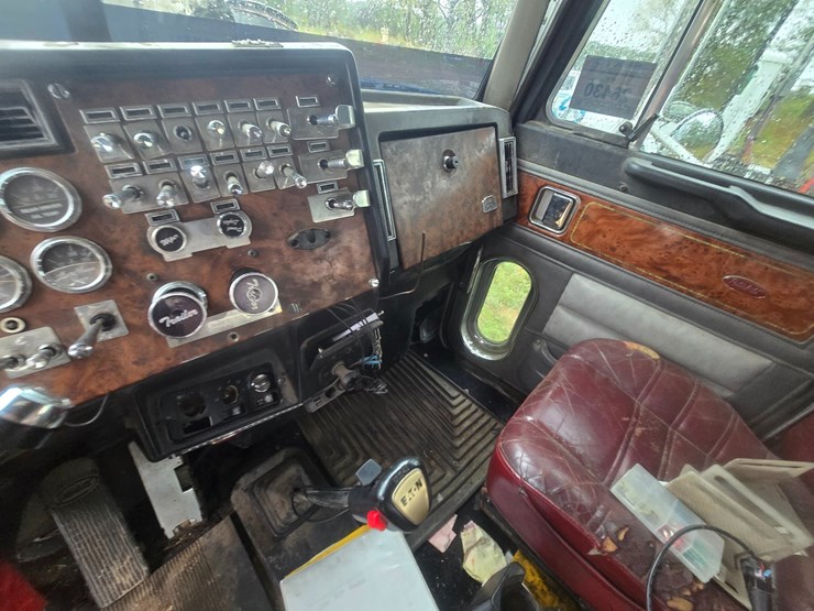 2000-peterbilt-379-image-44