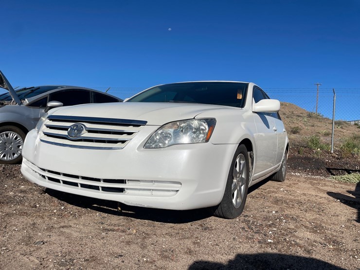 #2762-•-2005-toyota-avalon-(title-in-delay)-image-7