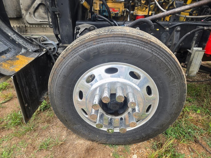 2000-peterbilt-379-image-78