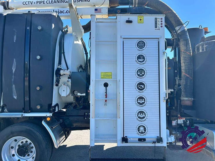 2020-peterbilt-567-image-75