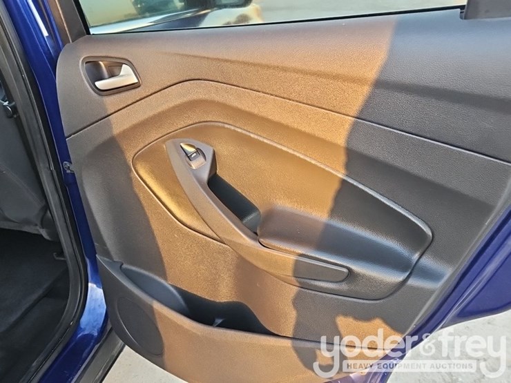 2014-ford-escape-image-24