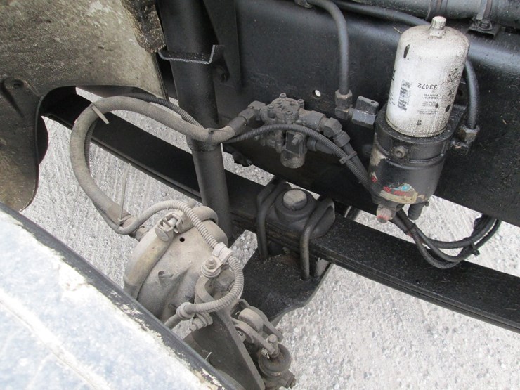 1998-freightliner-fl80-image-19