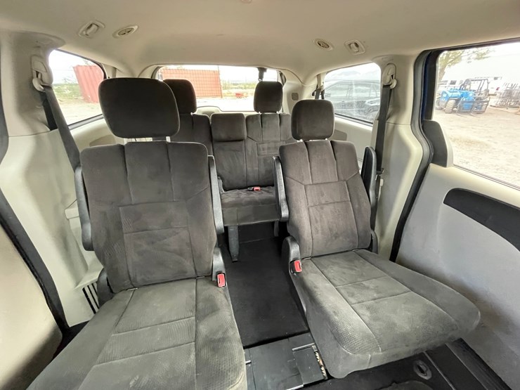 2011-dodge-grand-caravan-image-47