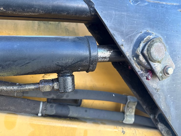 new-holland-lx885-image-20
