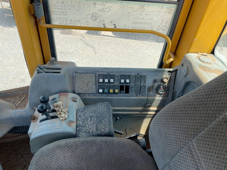 2001-volvo-l90d-image-53