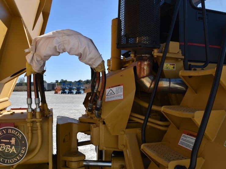 1997-caterpillar-d250e-ii-image-21