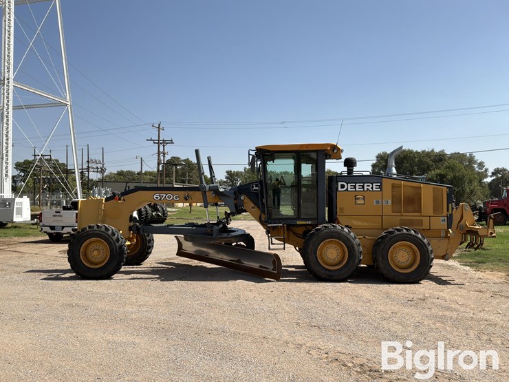 2013-deere-670g-image-8