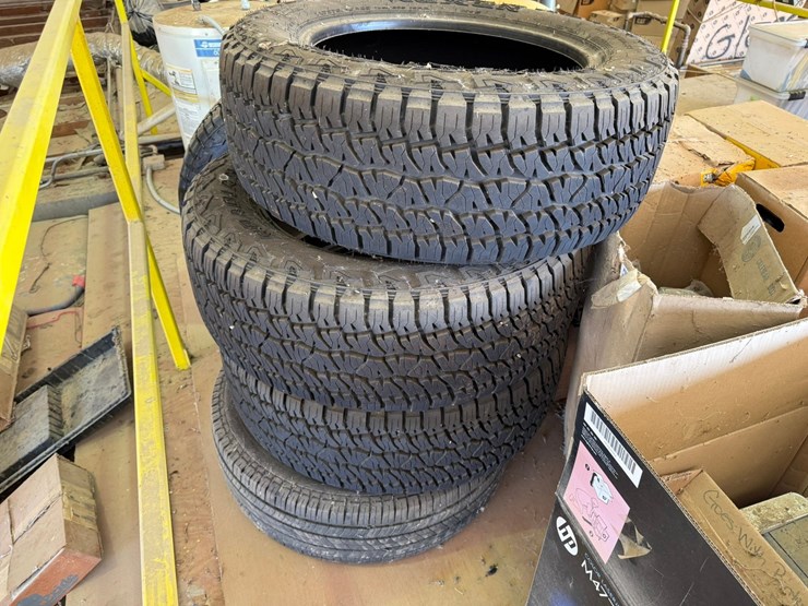 #42068-•-lot-of-(4)-lt27560r20-tires-inv#42068-image-3